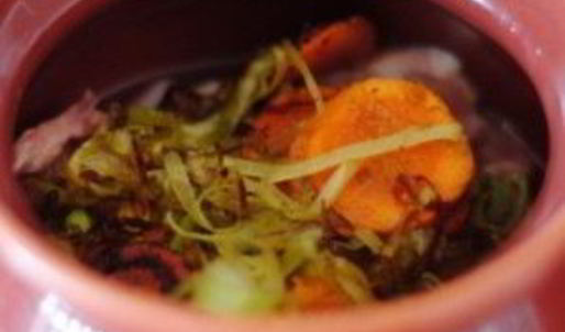 жаркое в горшочке из курицы с черносливом