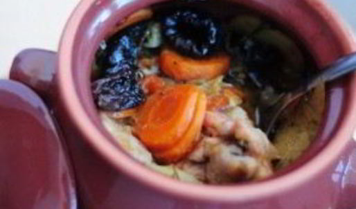 жаркое в горшочке из курицы с черносливом