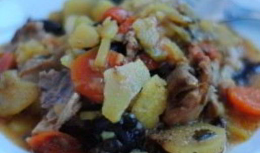 жаркое в горшочке из курицы с черносливом