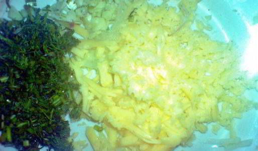 мясные зразы с зеленью, чесноком и сыром