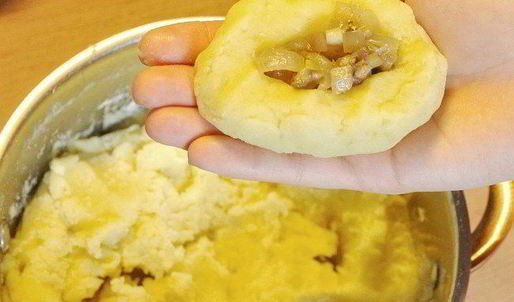 зразы картофельные с грибами и луком
