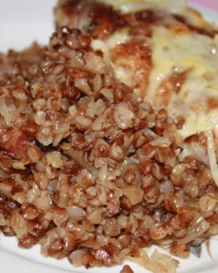 Рецепт ароматной гречки с луком и беконом