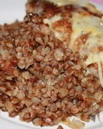 Ароматная гречка с луком и беконом