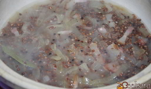 ароматная гречка с луком и беконом