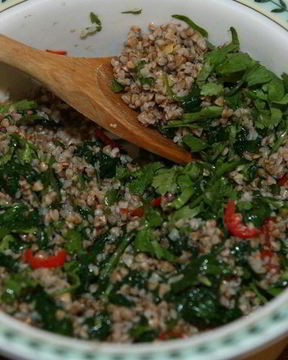 Гречка с чили и шпинатом