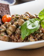 Гречка с грибами и чесночными гренками