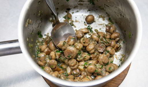 гречка с грибами и чесночными гренками