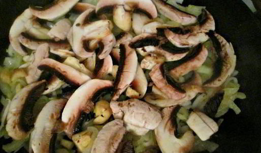 гречка с курицей под сметанно-грибным соусом