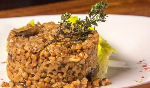 гречка с луком и вешенками