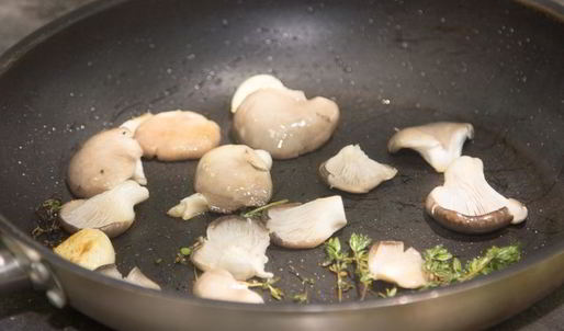 гречка с луком и вешенками