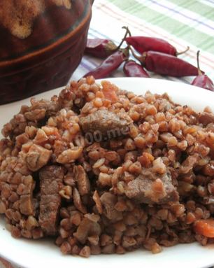 Гречка с мясом и грибами в горшочке