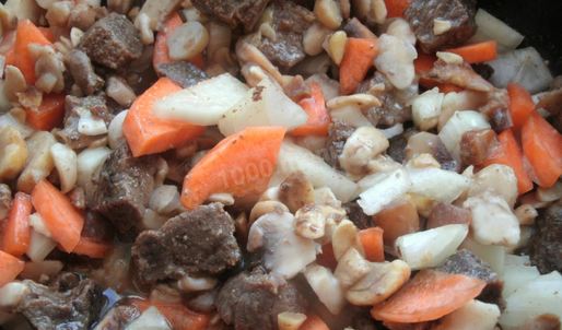 гречка с мясом и грибами в горшочке