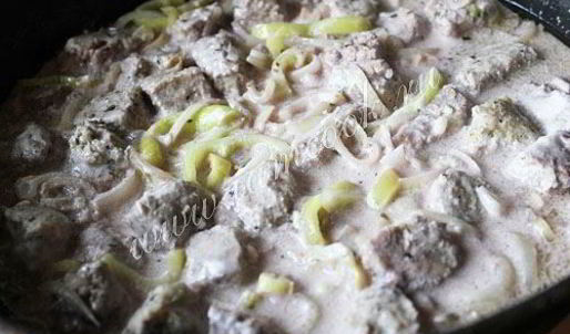 гречка с мясом, тушеная в сметане