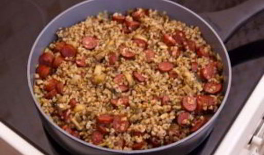 гречка с сосисками и грибами