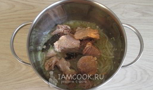 гречка с тушенкой в кастрюле