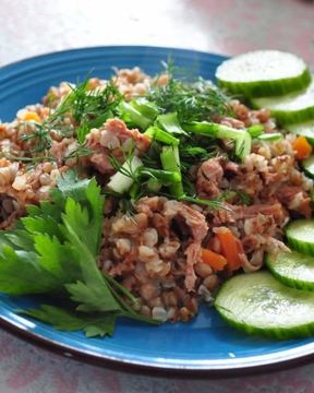 Гречка с тушенкой ветчиной в мультиварке