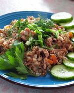 Гречка с тушенкой ветчиной в мультиварке