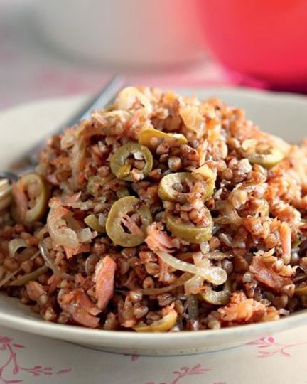 Рецепт гречневой каши с лососем и оливковым маслом