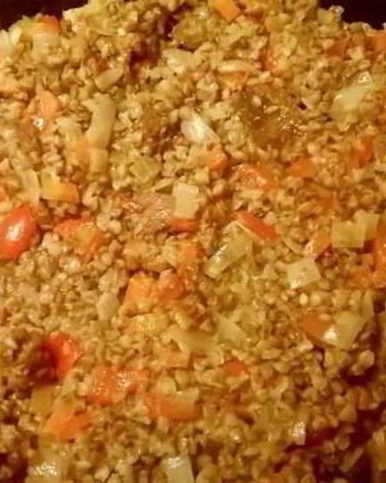 Рецепт каши гречневой с овощами и тушенкой