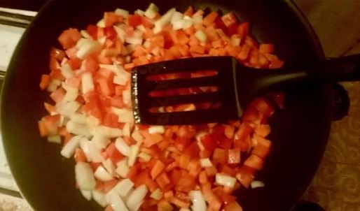 каша гречневая с овощами и тушенкой