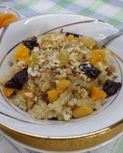 Рецепт каши из киноа с орехами и сухофруктами