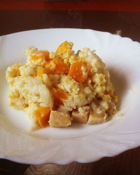 Каша с тыквой и яблоками в горшочке