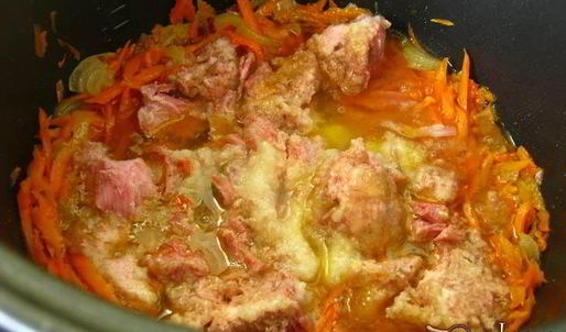 пшеничная каша с тушеной свининой