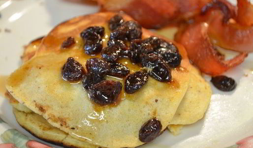 блинчики с сиропом из изюма