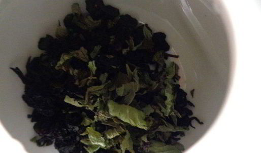 чай из черной смородины с мятой