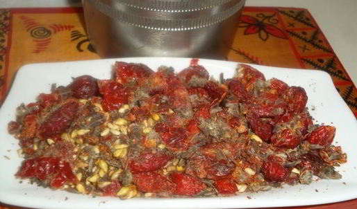 чай из плодов шиповника с мелиссой