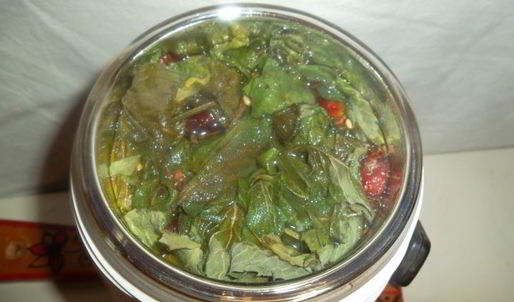 чай из плодов шиповника с мелиссой