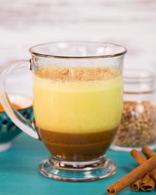 Чай латте с куркумой