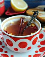 Чай с апельсиновой коркой, клюквой и корицей