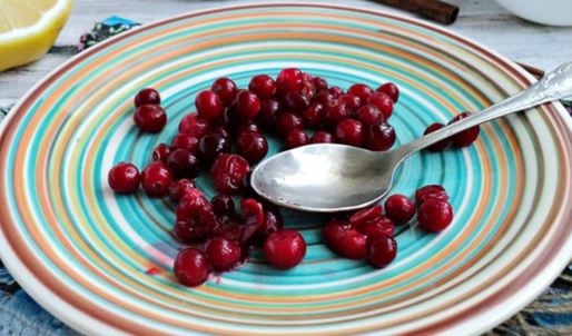 чай с апельсиновой коркой, клюквой и корицей