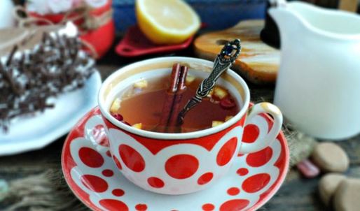 чай с апельсиновой коркой, клюквой и корицей