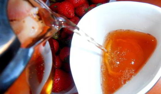 имбирный чай с клубникой