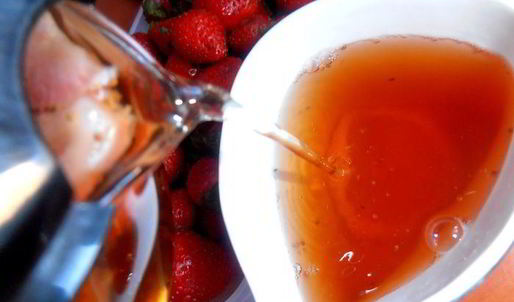 имбирный чай с клубникой