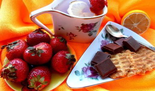 имбирный чай с клубникой