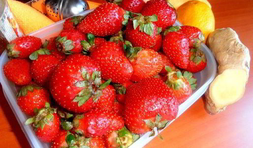 имбирный чай с клубникой