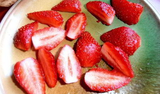 имбирный чай с клубникой