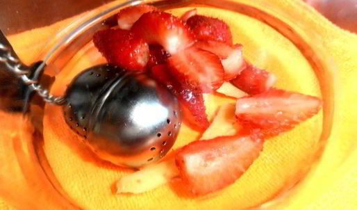 имбирный чай с клубникой