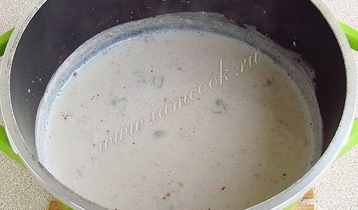 индийский имбирный чай масала с молоком и кардамоном