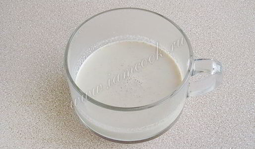 индийский имбирный чай масала с молоком и кардамоном