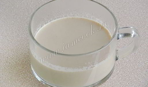 индийский имбирный чай масала с молоком и кардамоном