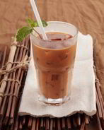 Холодный чай с молоком и мятой