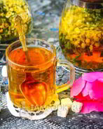 Цветочный чай с ромашкой, акацией и мятой