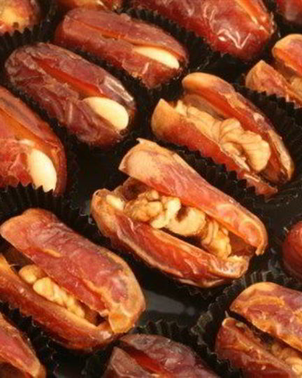 Рецепт фаршированных сыром бри финики с грецкими орехами и кленовым сиропом