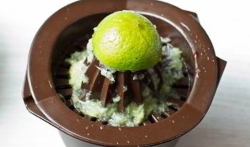 клубнично-лаймовый освежающий напиток