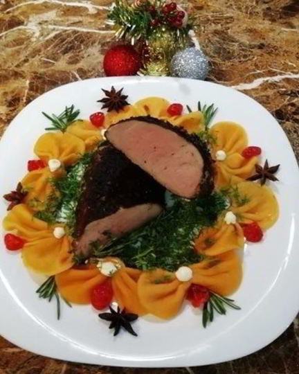 Рецепт свиной вырезки в кофейной панировке с пастой