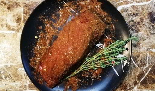 свиная вырезка в кофейной панировке с пастой